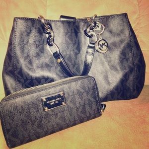 Micheal Kors black purse and wallet